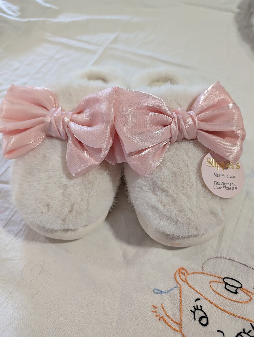 Chic Boutique Faux Fur Slippers Pink Bow Women's M NWT